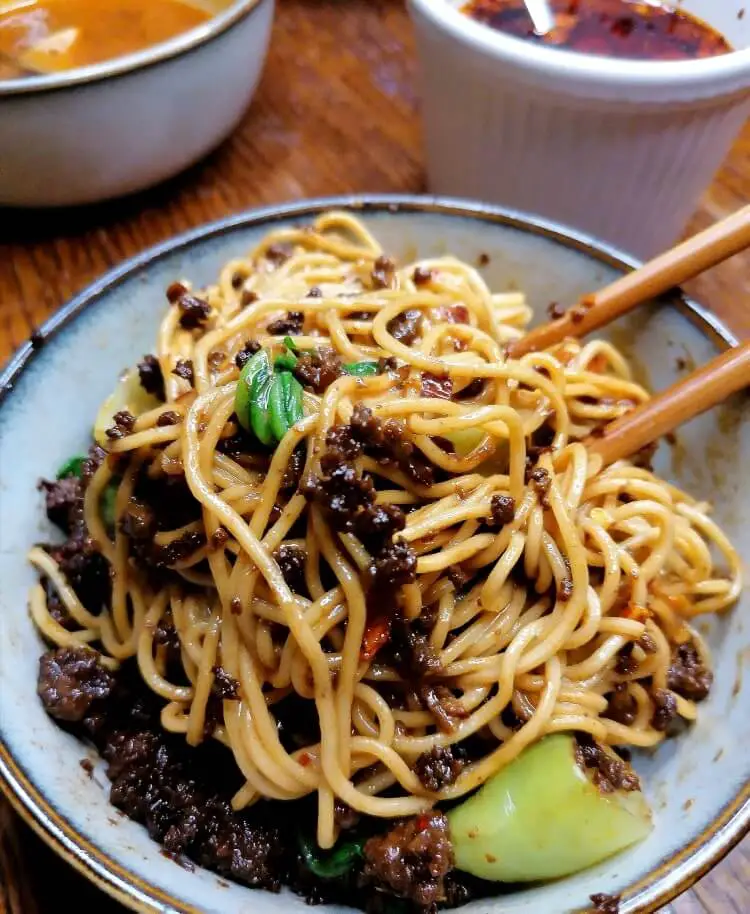 Dry Beef Noodles You Need To Try (Dan Dan Noodles) - Yummyble